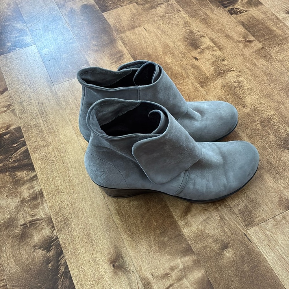 Dansko tan/gray boots